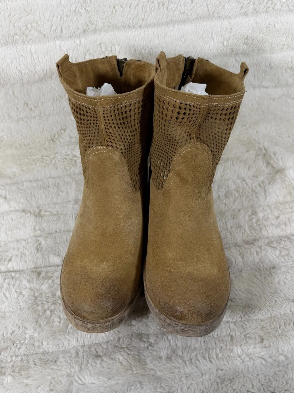 Sundance womens 40 Tan Greta Suede Perforated Leather Distressed Ankle Boot zip